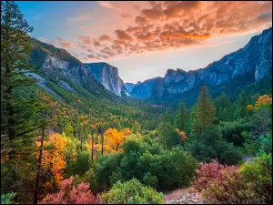 Chmury, Kalifornia, Drzewa, Dolina, Jesień, Park Narodowy Yosemite, Góry, Stany Zjednoczone, Yosemite Valley
