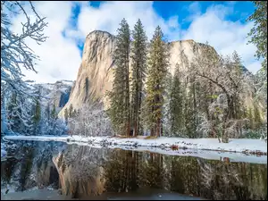 Zima, Stany Zjednoczone, Góry, Drzewa, Kalifornia, Skały, Rzeka, Park Narodowy Yosemite