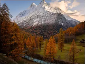 Szwajcaria, Góra, Chmury, Drzewa, Jesień, Grande Dent de Veisivi, Rzeka, Góry, Pożółkłe