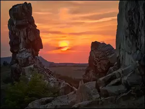Widok na wschód słońca z formacji skalnej Teufelsmauer
