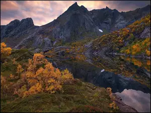 Lofoty w górach jesienią