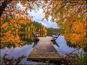 Jesień, Jezioro, Pomost, Liście, Drzewa, Ławki