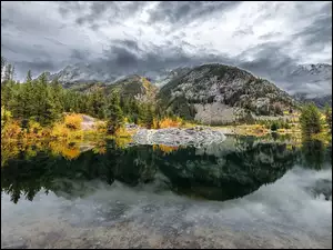Góry Skaliste, Drzewa, Stany Zjednoczone, Jesień, Kolorado, Officers Gulch Pond, Jezioro