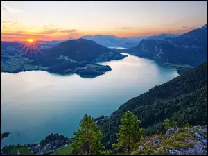 Góry, Jezioro, Austria, Wschód słońca, Sosny, Drzewa, Lake Mondsee