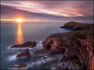 Wybrzeże, Morze, Zachód słońca, Walia, Skały, Park Narodowy Pembrokeshire Coast