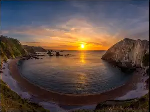 Hiszpania, Zatoka, Asturia, Plaża, Silence Beach, Zachód słońca, Skały, Morze, Góry