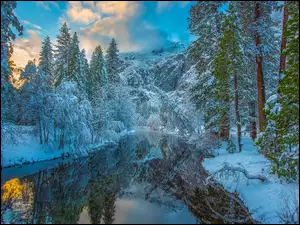 Stany Zjednoczone, Góry, Kalifornia, Śnieg, Park Narodowy Yosemite, Rzeka, Merced River, Zima, Drzewa