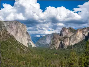 Stany Zjednoczone, Yosemite Valley, Stan Kalifornia, Lasy, Chmury, Park Narodowy Yosemite, Góry, Dolina, Drzewa