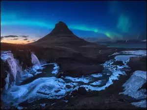 Islandia, Gwiazdy, Góra Kirkjufell, Wodospad, Kirkjufellsfoss, Noc, Zorza polarna, Niebo, Rzeka