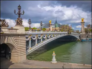 Most Aleksandra III nad Sekwaną w Paryżu