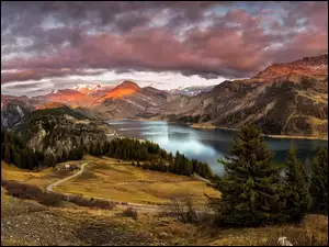 Alpy, Góry, Drzewa, Francja, Jezioro Roselend, Chmury