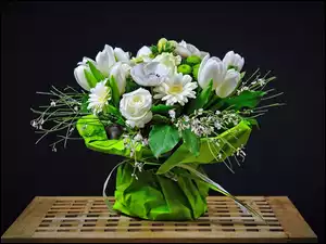 Gerbery, Stolik, Róże, Tulipany, Bukiet kwiatów