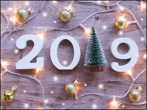 Nowy Rok 2019 z choinką i ozdobami
