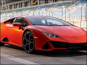 Czerwone Lamborghini Huracan