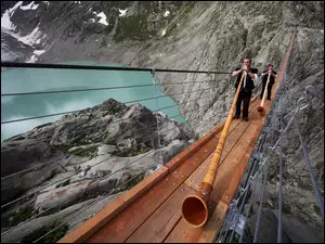 Jezioro, Most, Róg Alpejski, Góry, Instrument, Mężczyźni, Wiszący