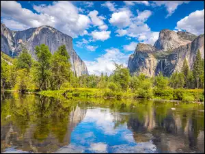 Stan Kalifornia, Park Narodowy Yosemite, Chmury, Stany Zjednoczone, Góry Sierra Nevada, Drzewa, Rzeka Merced