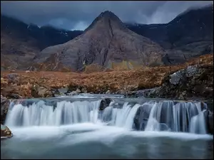 Rzeka, Szkocja, Chmury, Góry, Kamienie