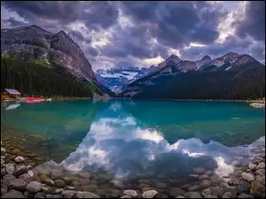 Kamienie, Kanada, Lake Louise, Chmury, Alberta, Góry, Park Narodowy Banff, Jezioro