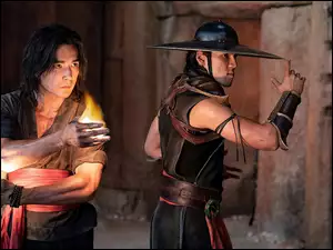 Lewis Tan oraz Joe Taslim w scenie z filmu Mortal Kombat z 2021 roku