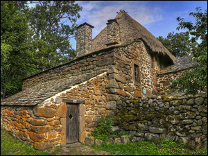Stary kamienny dom
