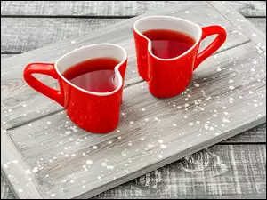 Dwa kubki herbaty w kształcie serca