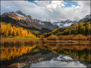 Jesień, San Juan Mountains, Drzewa, Stany Zjednoczone, Chmury, Góry, Mount Sneffels, Las, Góra, Jezioro, Blue Lake, Stan Kolorado