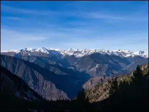 Widok z góry naszczyty Pirenejów w Andorze