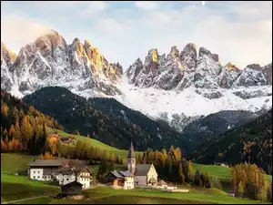 Włochy, Kościół, Drzewa, Santa Magdalena, Dolomity, Góry, Domy, Dolina Val di Funes, Wieś, Chmury