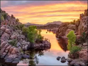 Prescott, Skały, Watson Lake, Arizona, Drzewa, Wschód słońca, Stany Zjednoczone, Jezioro