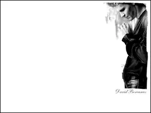 czarny strój, David Boreanaz, profil