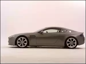 Aston Martin V8 Vantage, Lewy Profil
