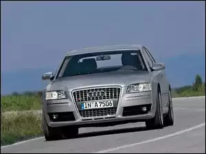 Srebrne, Audi S8