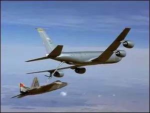 Boeing KC-135 Stratotanker, F-22A
