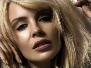 Kylie Minogue, Blondynka