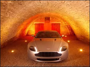 Oświetlenie, Aston Martin V8 Vantage S, Garaż
