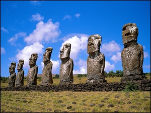 Wyspa Wielkanocna, Posągi, Moai