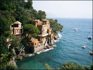 Portofino, Drzewa, Domy, Wybrzeże, Włochy, Skały, Łódki
