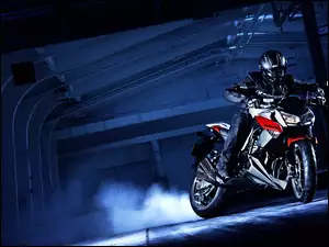 Kawasaki, Tunel, Motocyklista