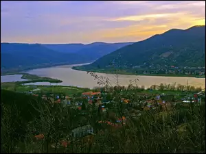 Zieleń, Rzeka, Góry, Dunaj, Zabudowania
