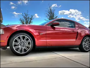 Mustang GT, Niebo, Czerwony, Chmury, Ford, Plac