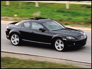 Czarna Mazda RX-8