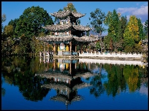 Odbicie, Pagoda, Jezioro