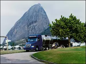Ciężarówka Volvo, Cysterna