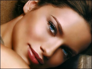 Oczy, Adriana Lima, Niebieskie