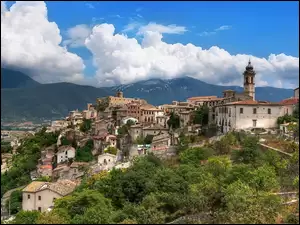 Góry, Włochy, Miasto