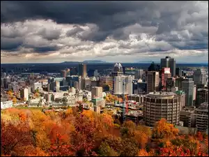 Chmury, Montreal, Miasto