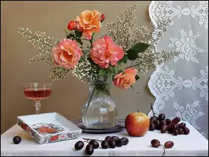 Kieliszek, Kompozycja, Jabłko, Róże, Winogrona