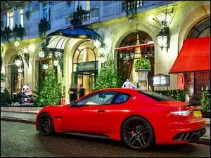 Czerwony, Wejście, Maserati, Hotel