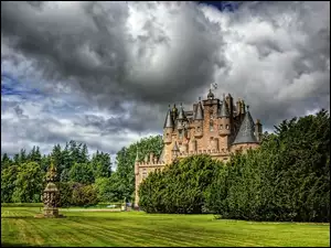 Glamis Castle, Zamek Glamis, Park, Chmury, Szkocja, Ciemne