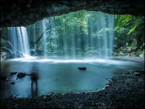 Wodospad, Jaskinia